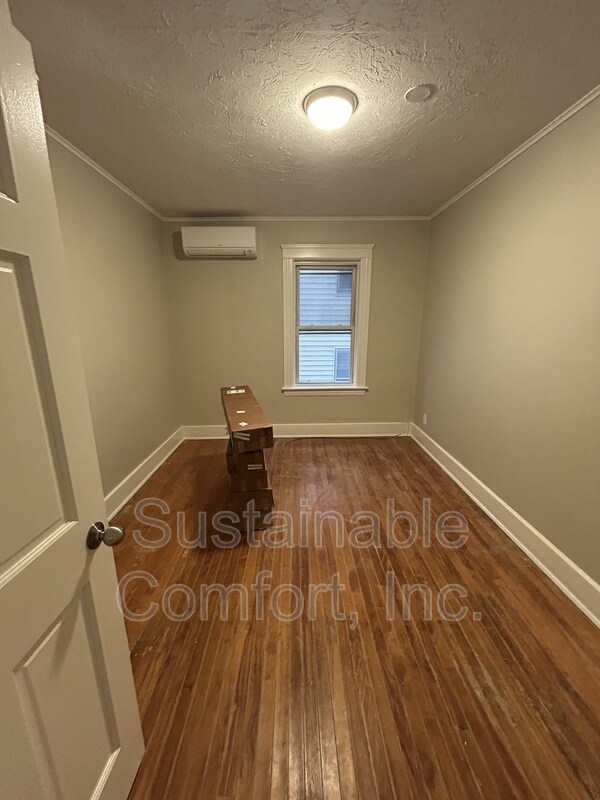 Building Photo - 12 Creston St