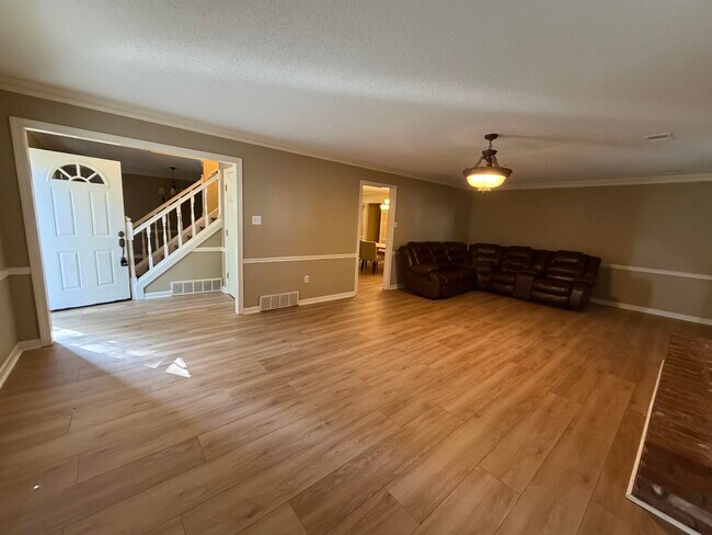 Building Photo - 8149 Kimbrook Dr