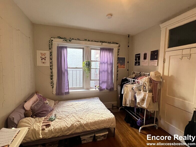 Building Photo - 38 Hemenway St