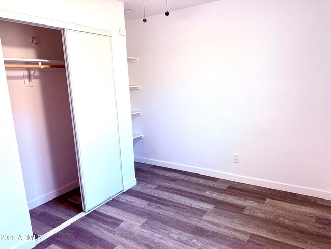 Building Photo - 1009 E Chipman Rd