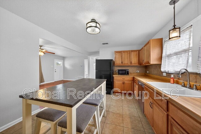 Building Photo - 408 Aviation Ave