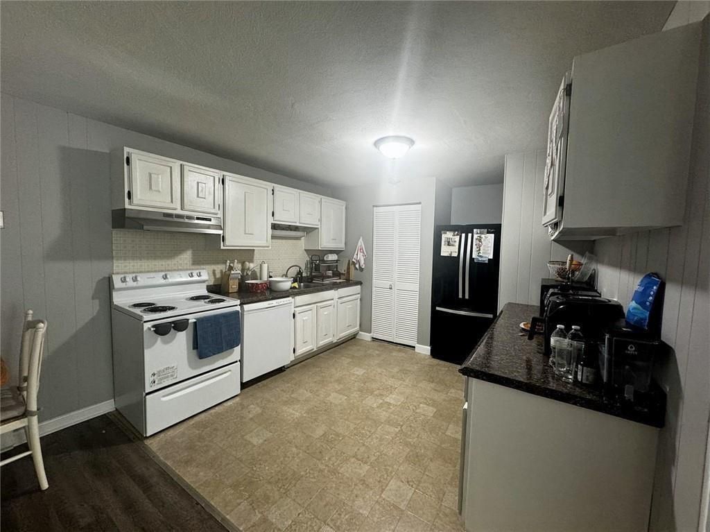 Building Photo - 300 Smithfield Rd