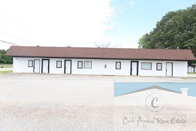 Primary Photo - 101 W Hinkley Ave