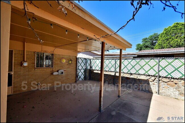 Building Photo - 5613 Creston Ave