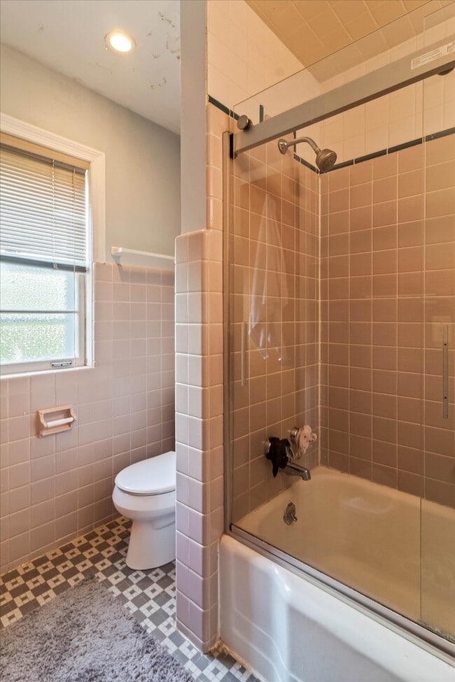 Building Photo - 745 Greenview Pl