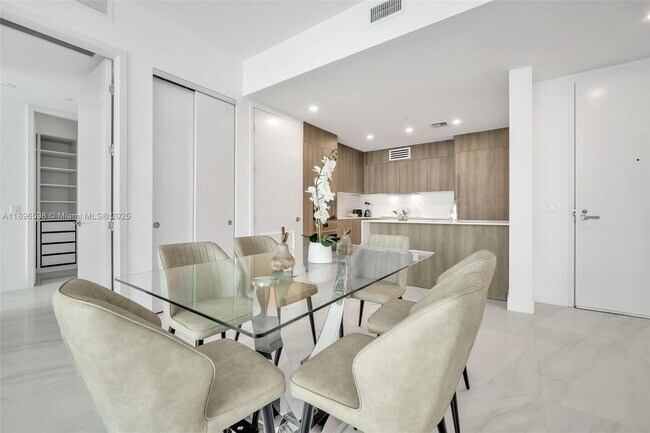 Building Photo - 17550 Collins Ave