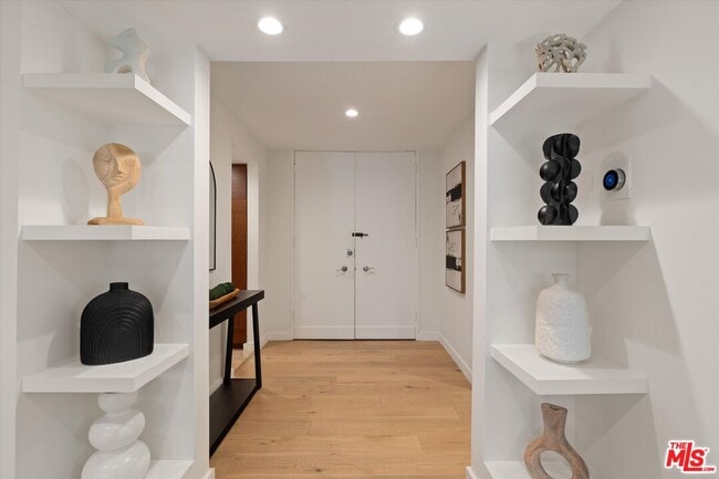 Building Photo - 850 Kings Rd