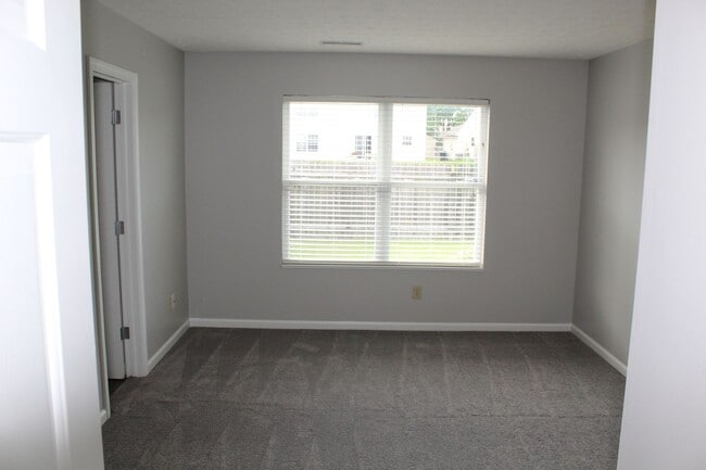 Building Photo - Immaculate 3 Bedroom Ranch in Avon!