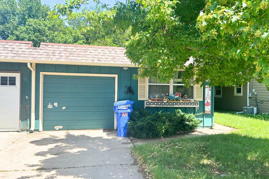 Building Photo - 2822 S Main Ave