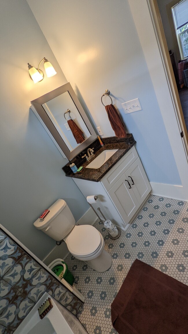 Building Photo - 1738 Allen St