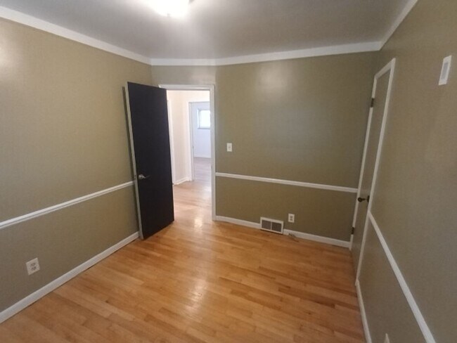 Building Photo - Beautiful, sprawling, brick ranch - $1700/mo
