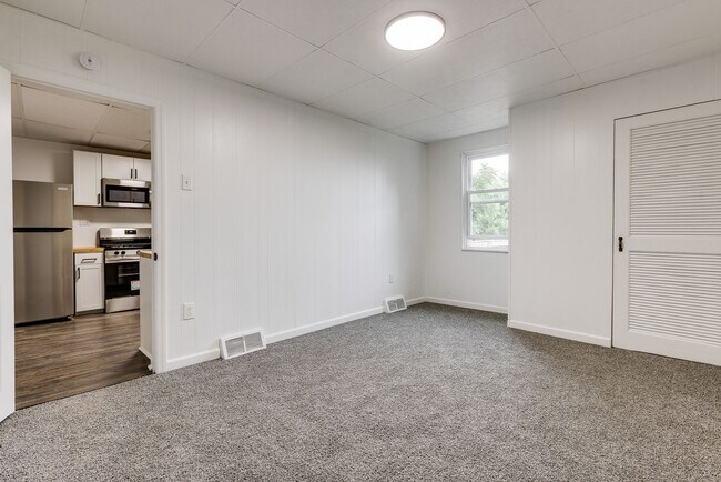 Building Photo - 955 E Warrington Ave