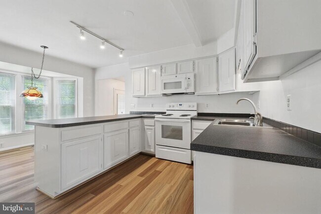 Building Photo - 12451 Plowman Ct