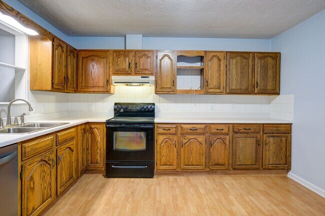 Building Photo - Very nice 4 bed 3 and a half bath home close to Boone Lake