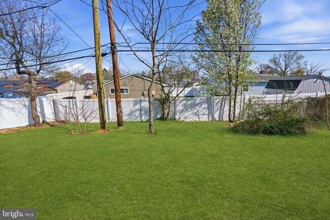 Building Photo - 6 Starlight Ln
