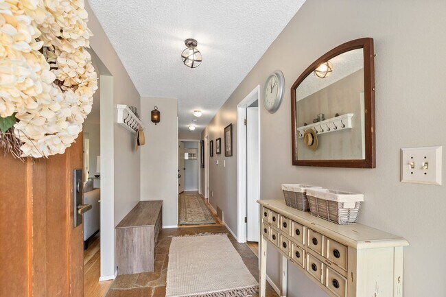 Building Photo - 4bd/2.75ba Seattle House