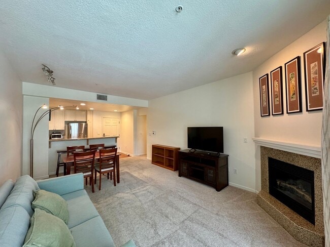 Building Photo - Enjoy the Best of Pasadena from This Beautifully Maintained Condo