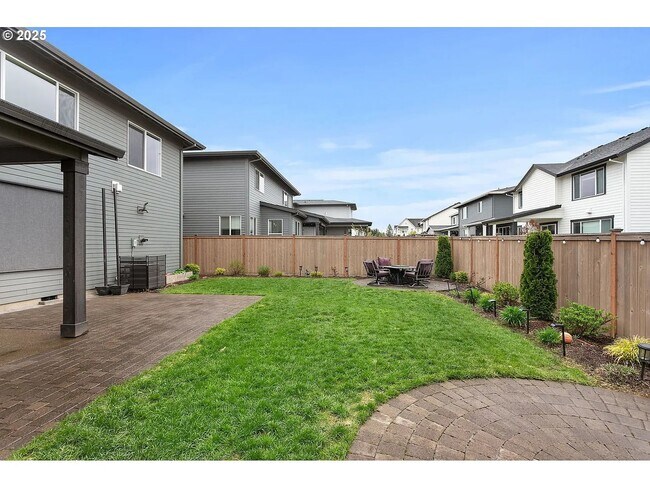 Building Photo - 4093 SE Reed Dr