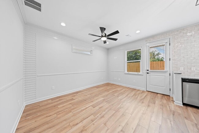 Building Photo - 305 Willingham Dr