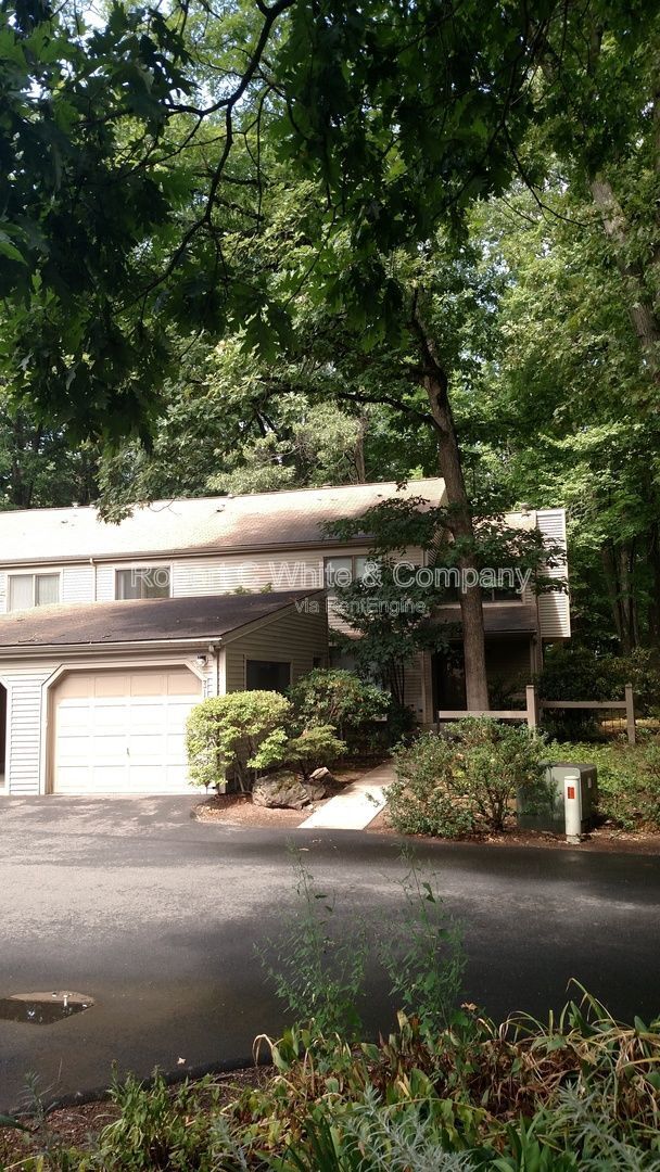 Building Photo - 31 Farmington Chase Crescent