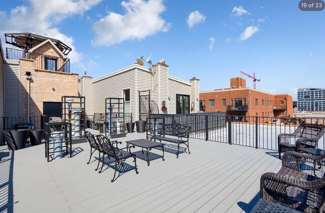Building Photo - Incredible 2 Bedroom 2 Bath West Loop, Chicago Penthouse Condo for Lease