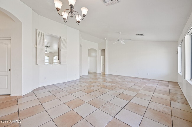 Building Photo - 5047 S Roosevelt St