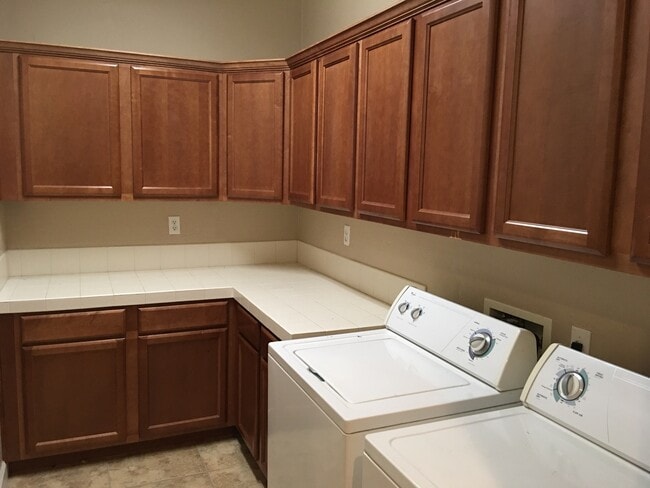 Building Photo - Chandler 5 Bed, 3 Bath + Bonus Room Office/Den