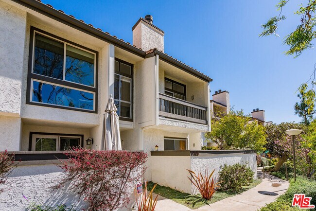 Primary Photo - 17095 Palisades Cir