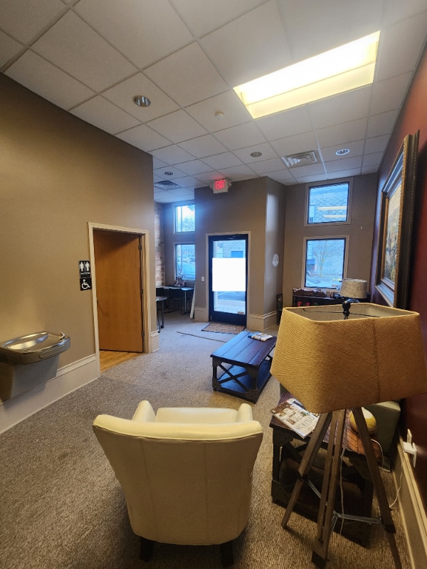 Building Photo - 9 Main St