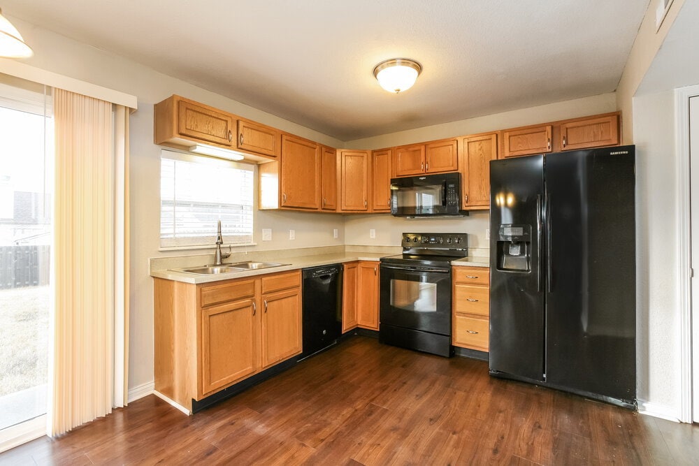 Building Photo - 2718 Rothe Ln