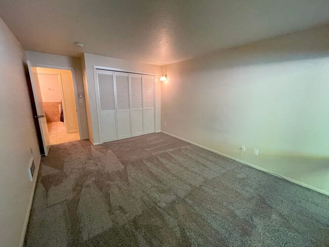 Building Photo - Comfortable Raleigh Park Plaza Condo with ...