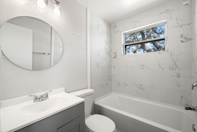 Building Photo - Newly Renovated Condo For Rent in St Peter...