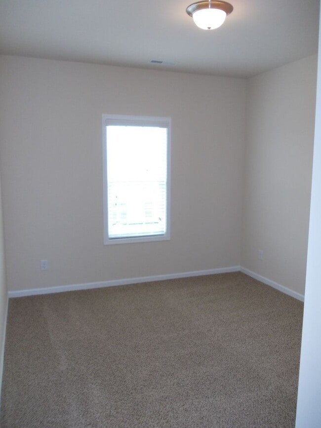 Building Photo - 3 Bed 2.5 Bath 2 story townhome in Christe...
