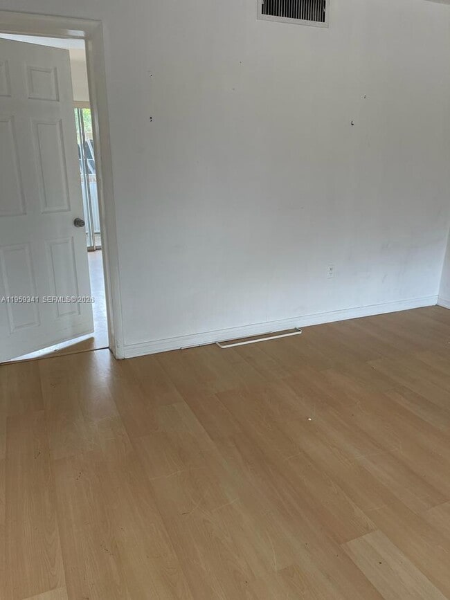 Building Photo - 1500 NE 127th St