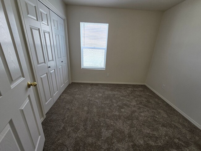 Building Photo - Spacious 4 Bed | 2 Bath Home – 1,520 Sq Ft – Pets Negotiable