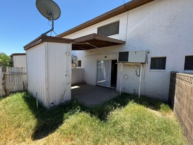 Building Photo - Maryvale 2br townhome