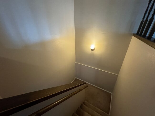 Building Photo - 2 bed, 2 office, 2 bath Townhouse
