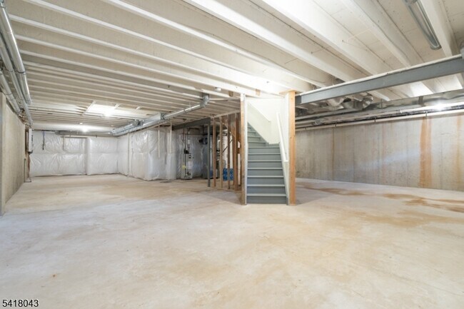 Building Photo - 76 Van Cleef Dr