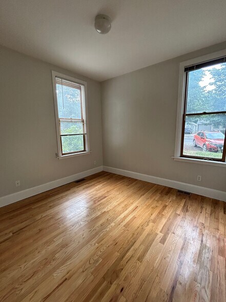 bedrooms 1 - 603 Mathews St