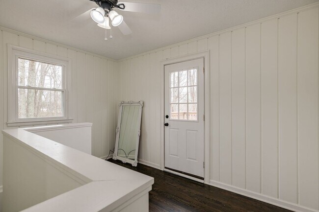 Building Photo - 514 Longview Dr