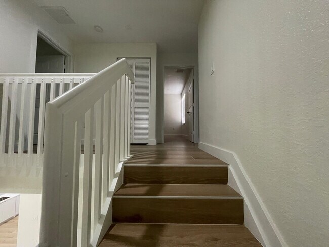 Building Photo - 12472 SW 44th Ct