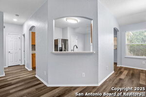 Building Photo - 411 Point Rise