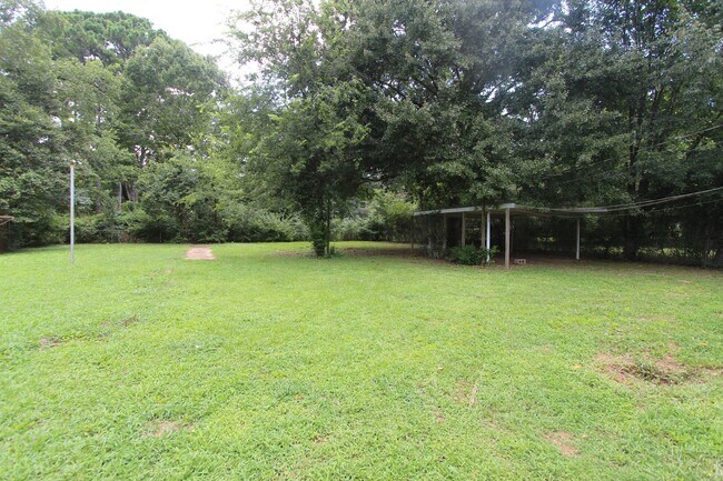 Building Photo - 508 Annie Laura Dr