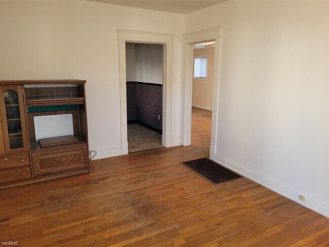 Building Photo - 2 br, 1 bath House - 922 Greendale Drive