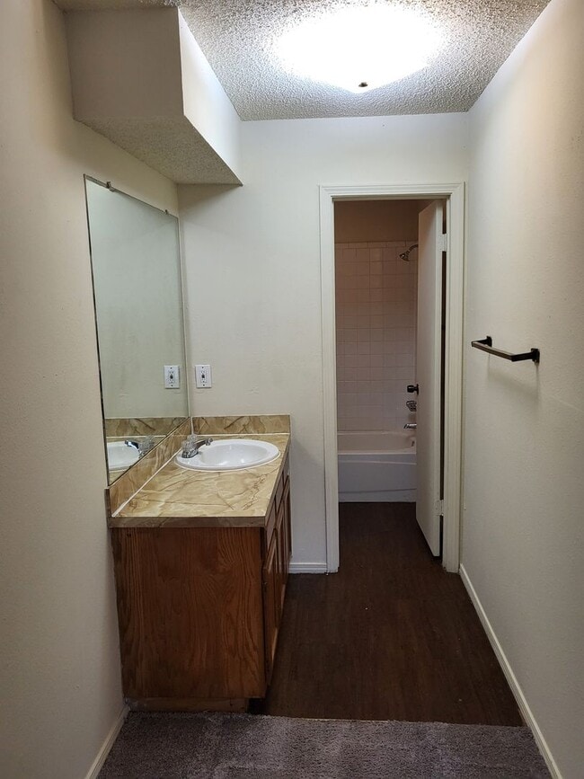Building Photo - 808 Austin St