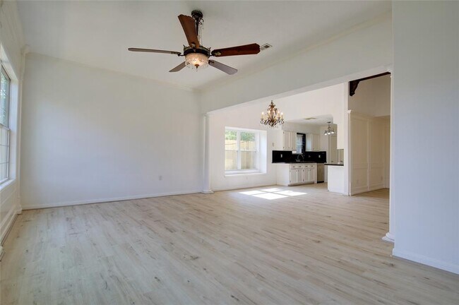 Building Photo - 15803 Pryor Dr