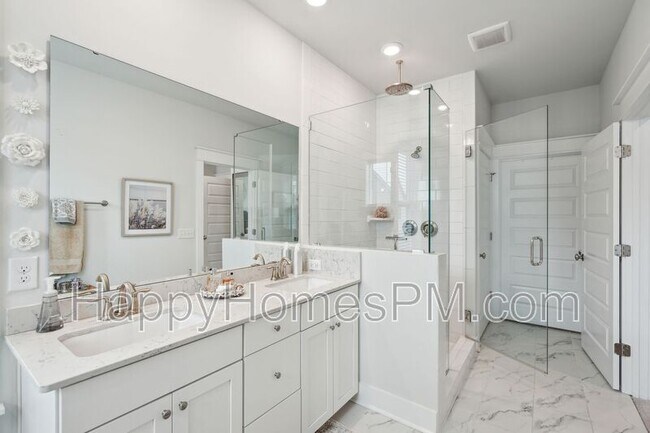 Building Photo - 1610 Florentia St