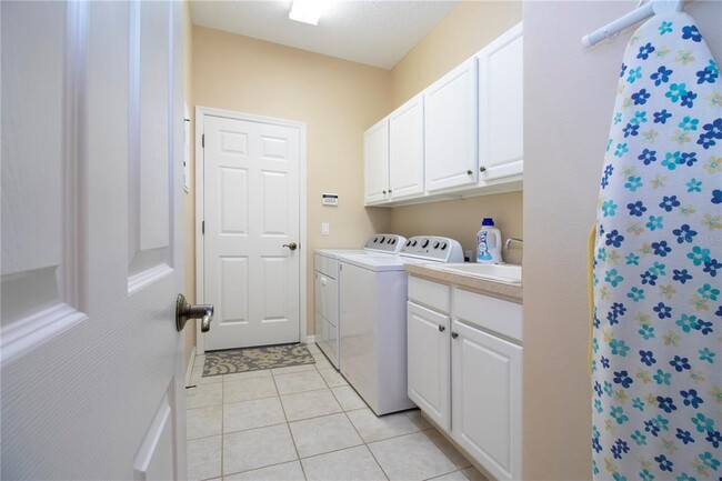 Building Photo - 275 Dahlia Ct