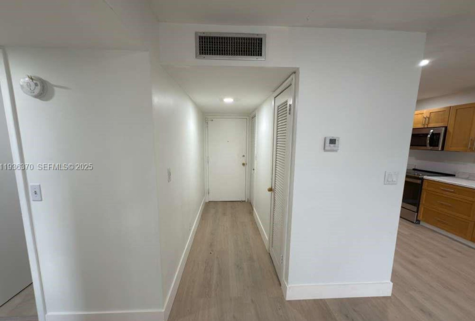 Building Photo - 9001 Jacaranda Ln