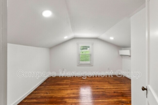 Building Photo - 3201 Davenport Rd